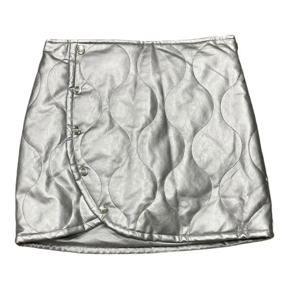 Truce Girls Metallic Silver Quilted Mini Skort 14 - Picture 1 of 2